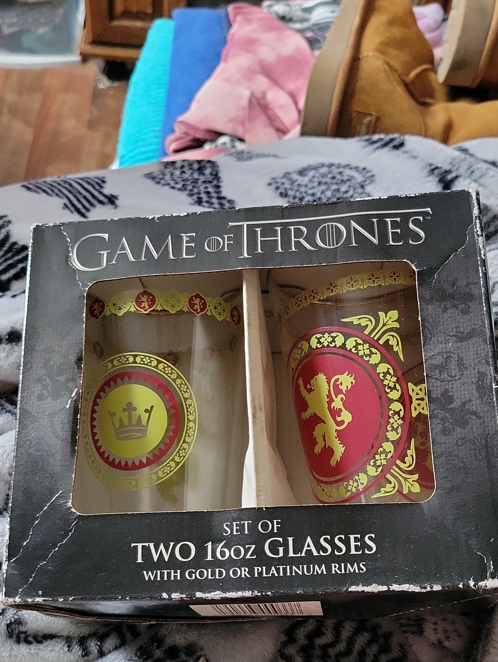 Game of Thrones Lannister Crest Red & Gold Glasses - Set of 2. Box Has Some Wear